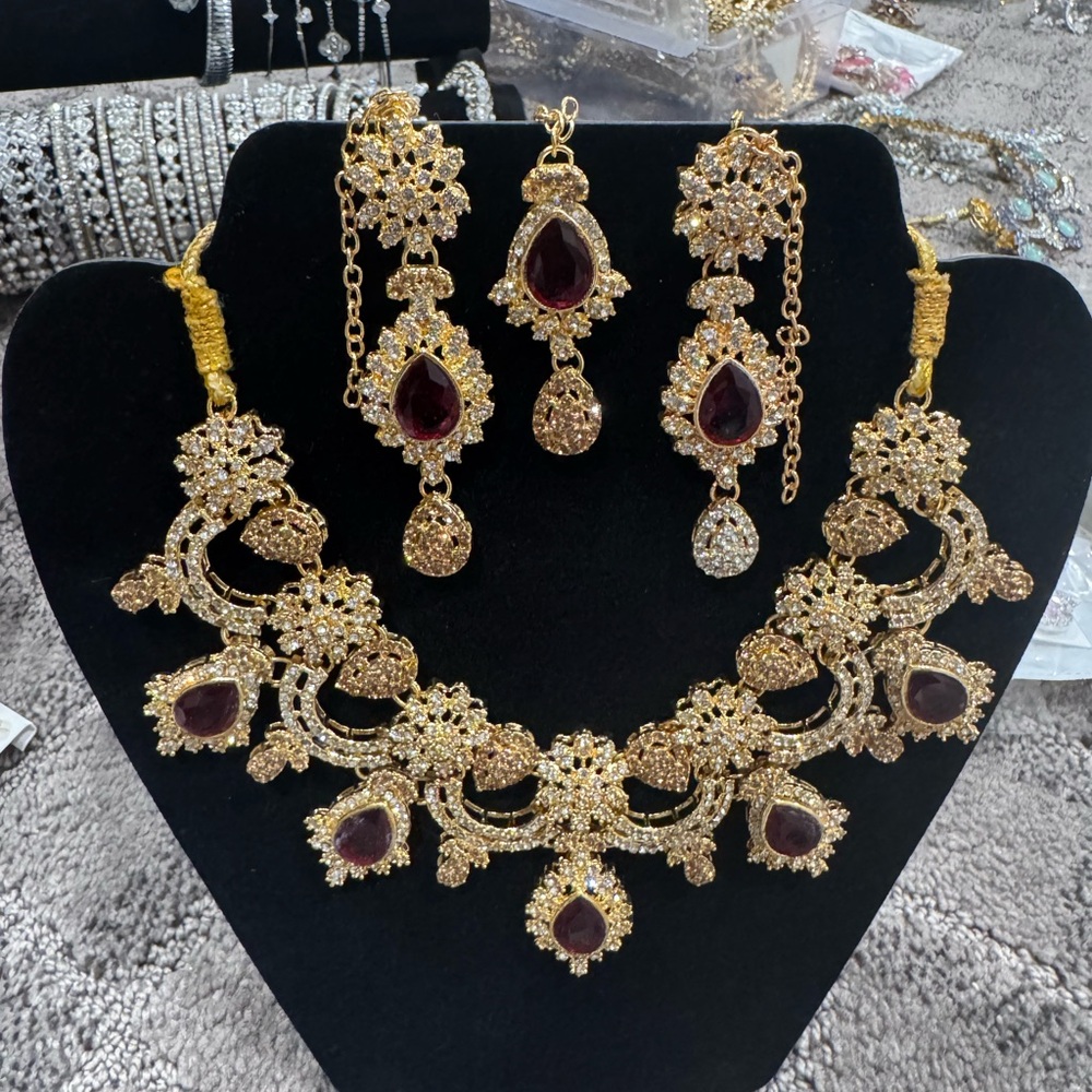 Red and Gold AD set - Picture 6 of 12
